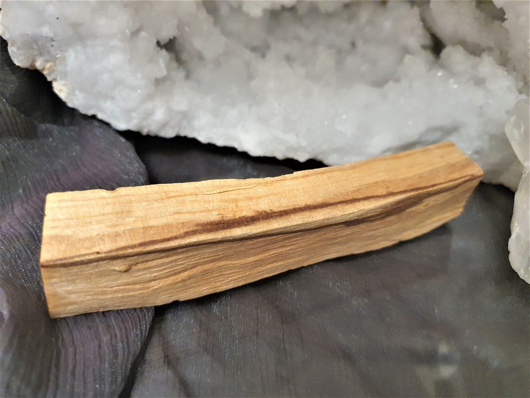 Palo-Santo-pulgad_crystaltherapy.ee