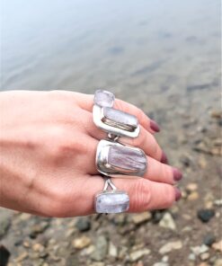 Hõbesõrmus kuntsiit