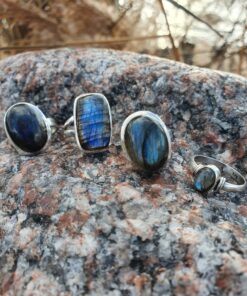 Labradoriit hõbesõrmus