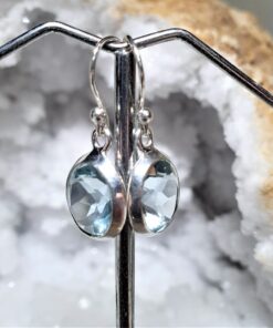 Sinise topaasiga hõbekõrvarõngad