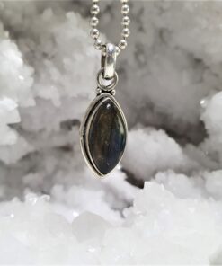 Labradoriit hõberipats