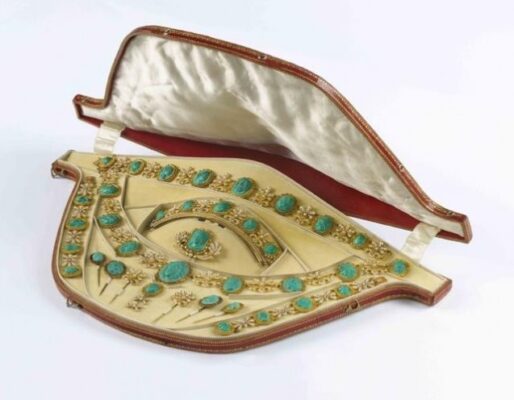Malachite Jewellery Ensemble supposedly belonging to Josephine © Fondation Napoléon