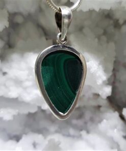 Malahhiit tilgakujuline hõberipats