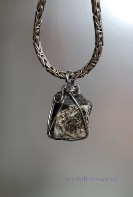 Must turmaliin toorkiviga ripats Must turmaliin toorkiviga ripats